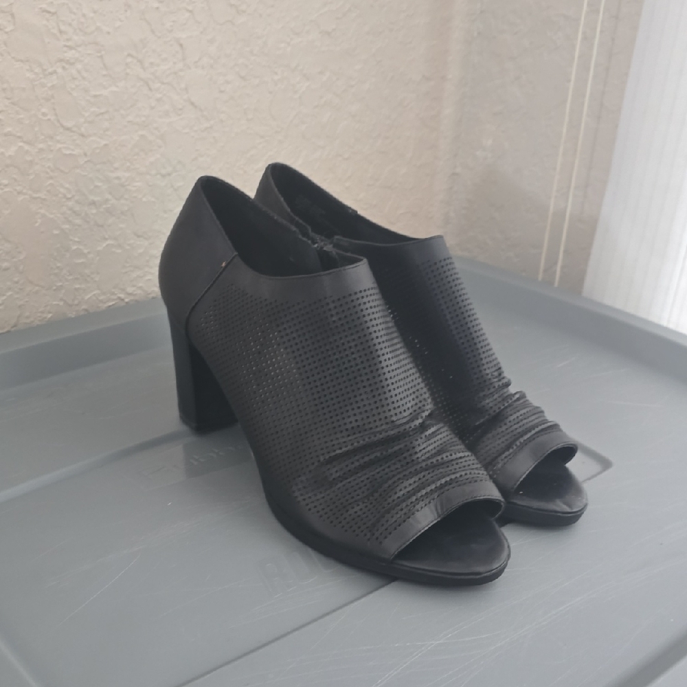 Brand New, Without Tags: Bella Vita Elegant Black Women's Heeled Shoes